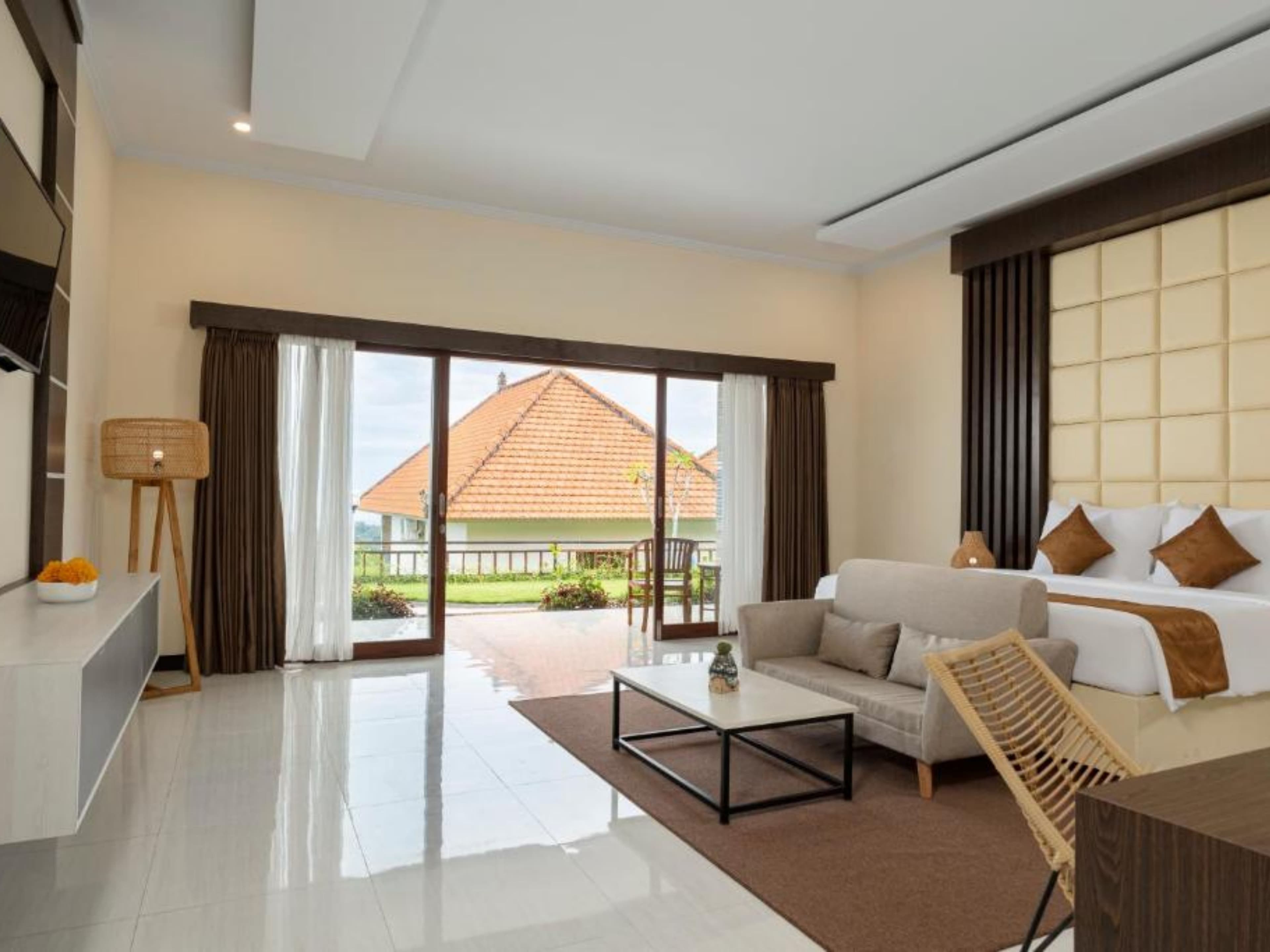 Deluxe Double Room — bedroom with sliding door to garden