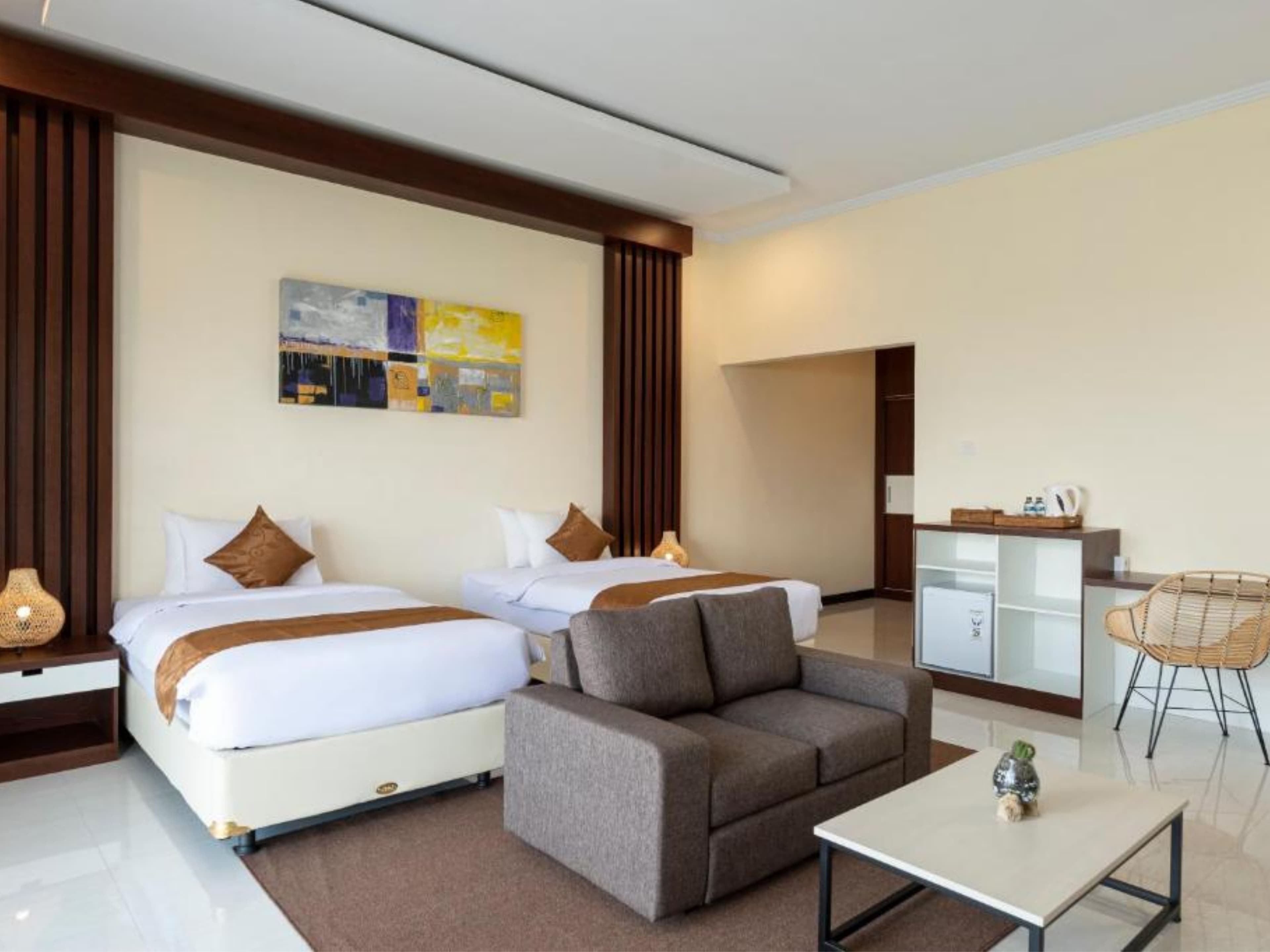 Deluxe Twin Room — main bedroom with two twin beds