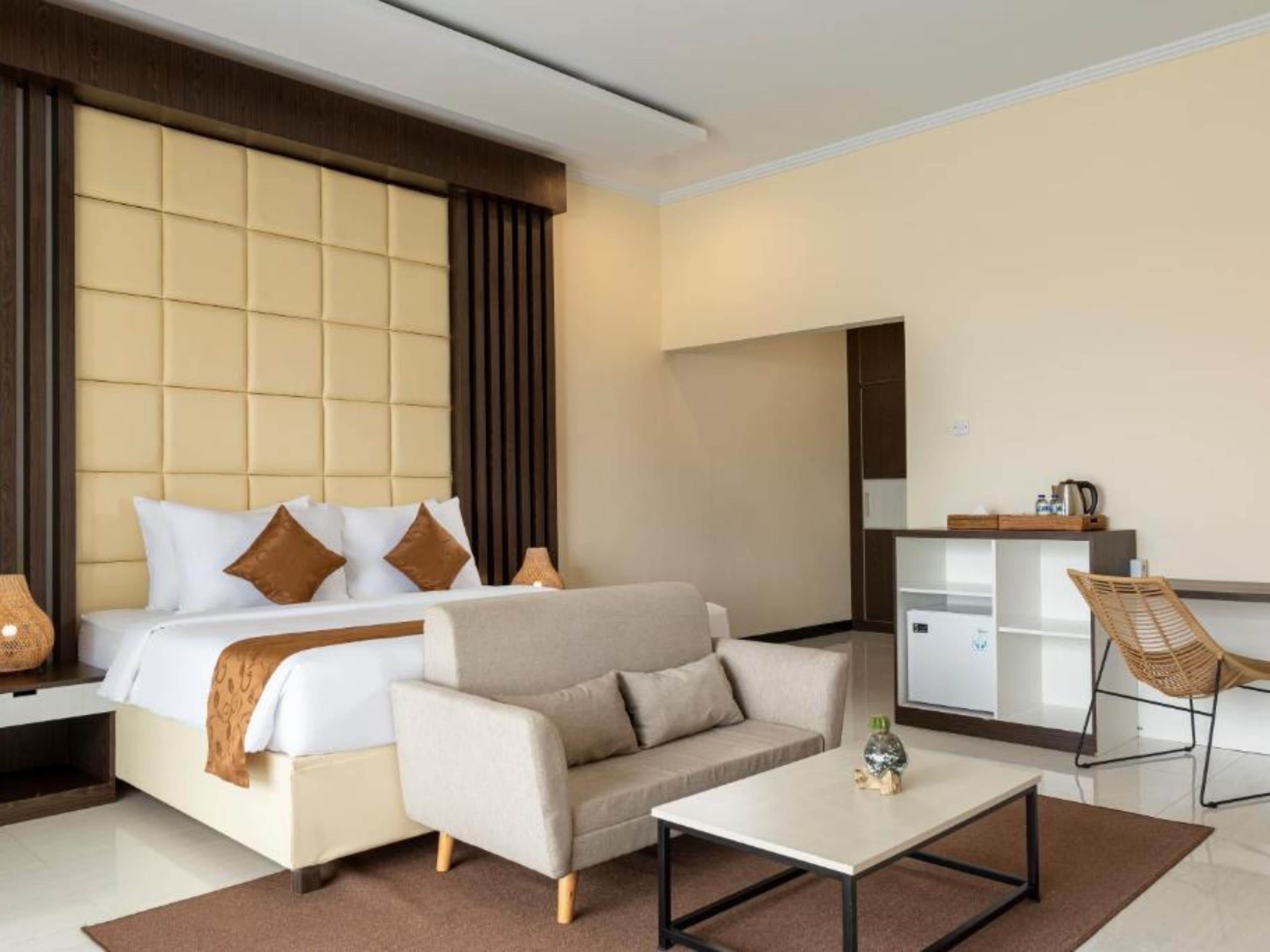 Double Room with Sea View — bedroom with sofa