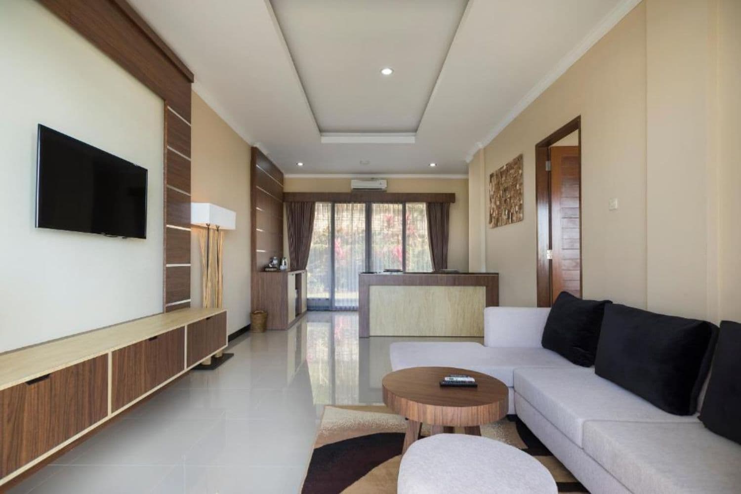 Suite Ocean View with King Bed — living area