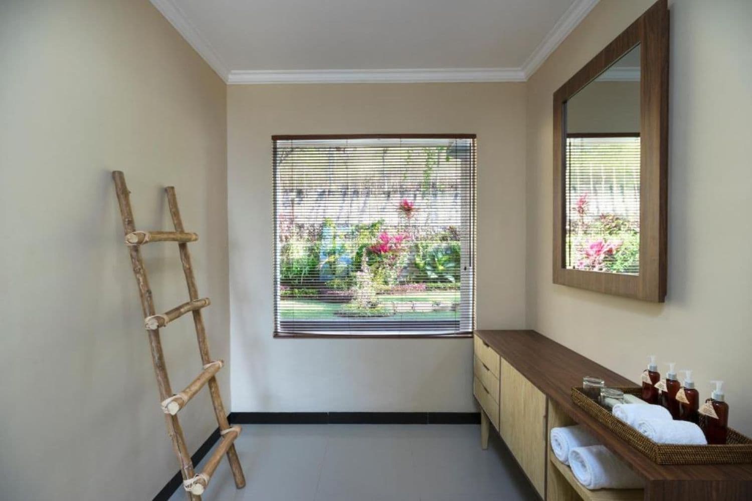 Suite Ocean View with King Bed — window view