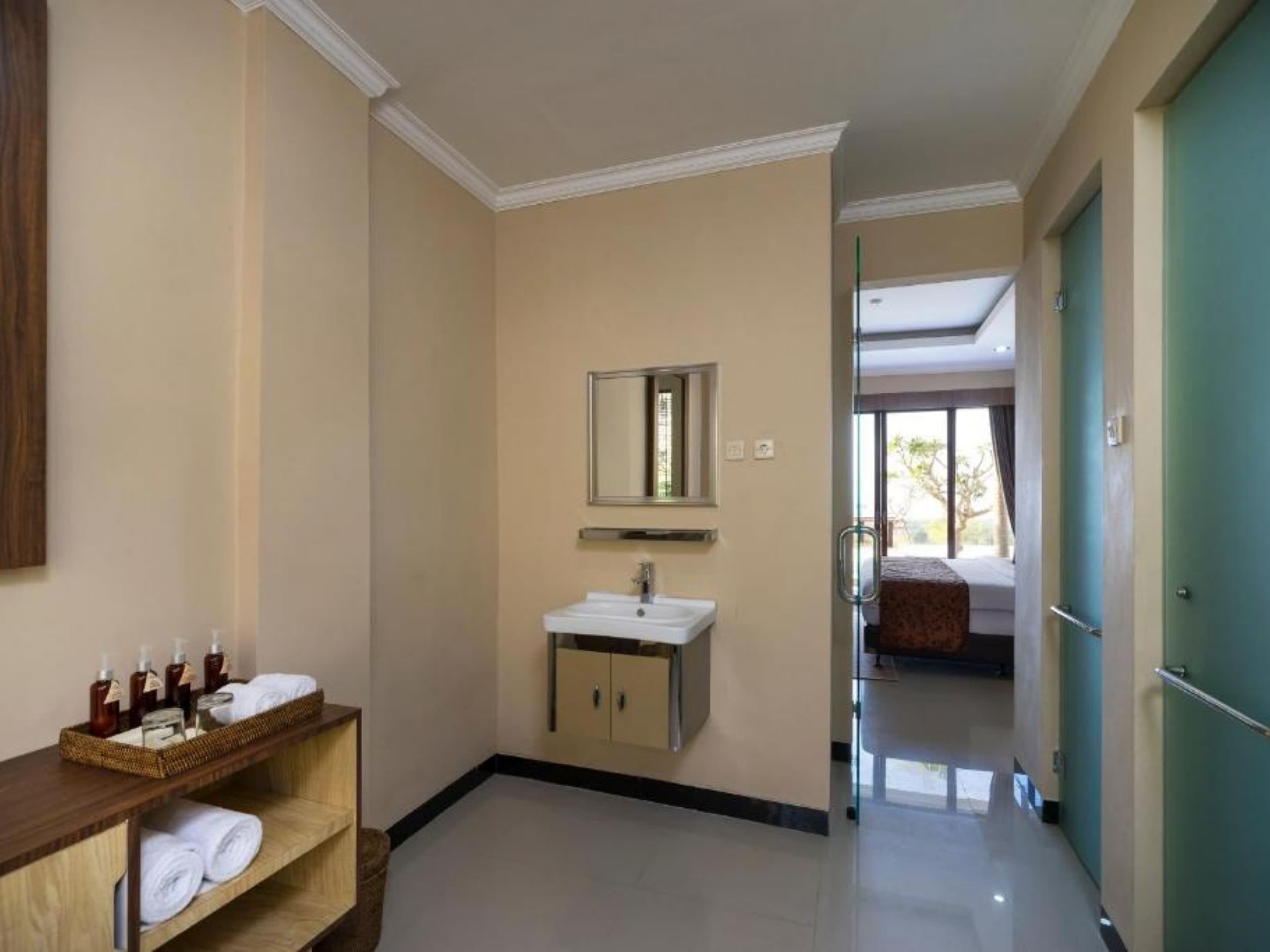 Suite Ocean View with Twin Beds — bathroom