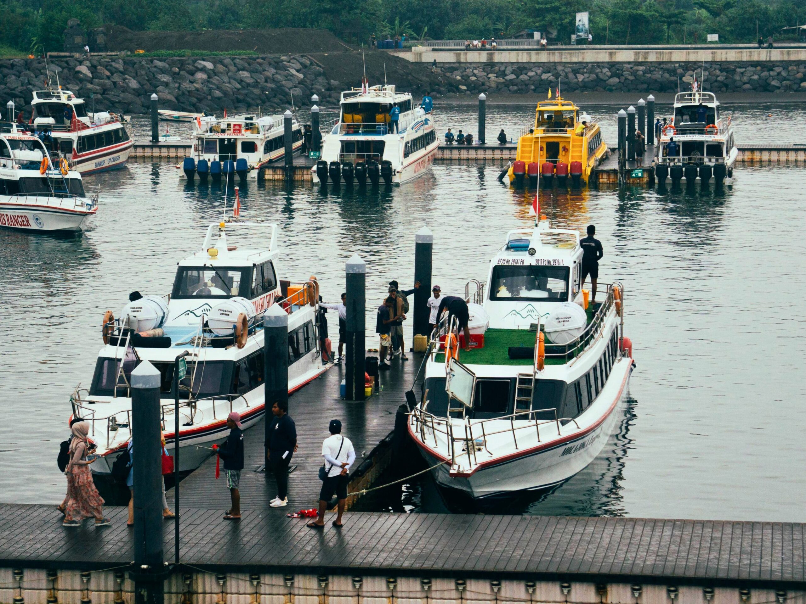 Boat queue at fast boat terminal