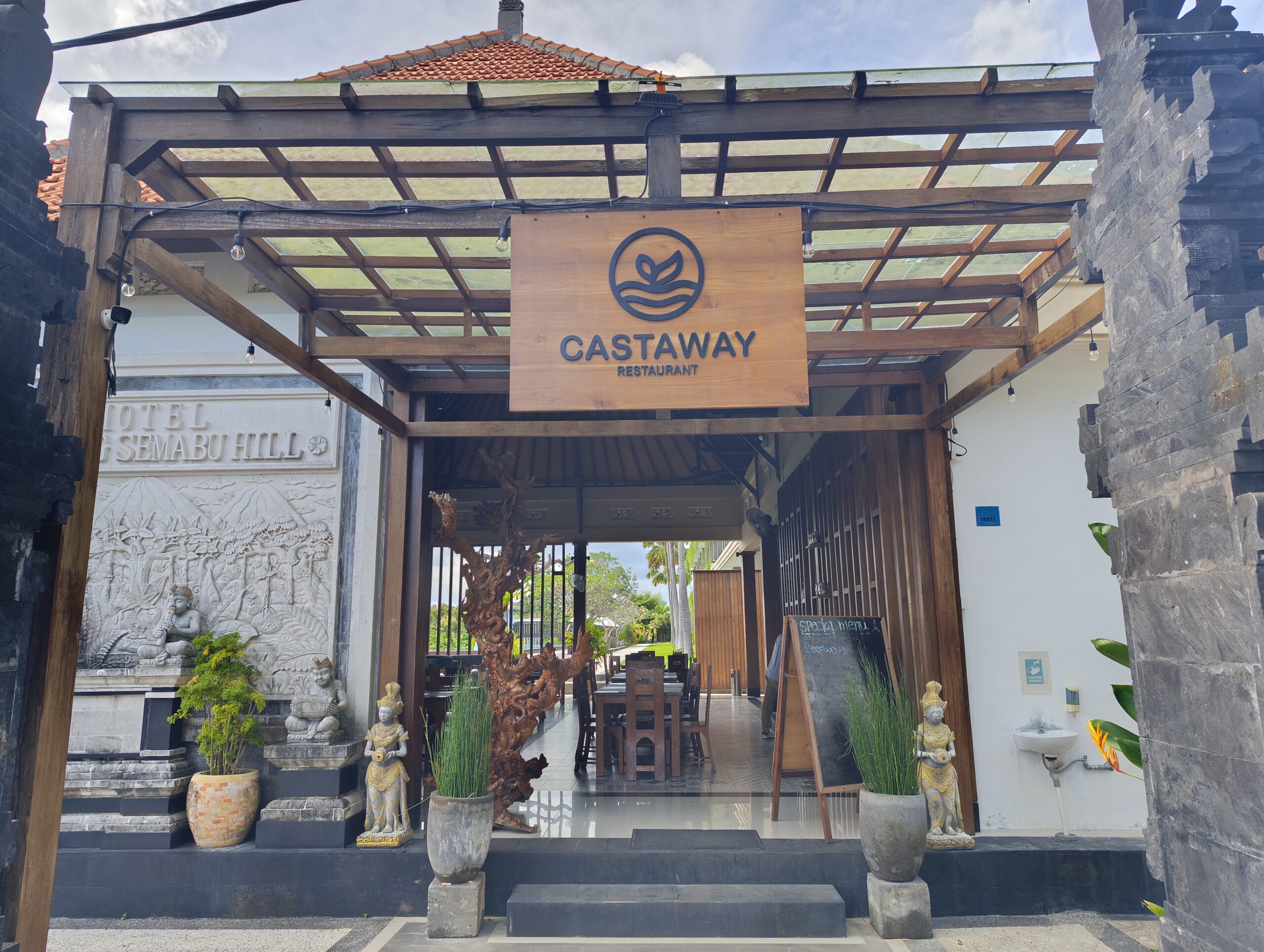 CastAway Restaurant entrance with CASTAWAY sign