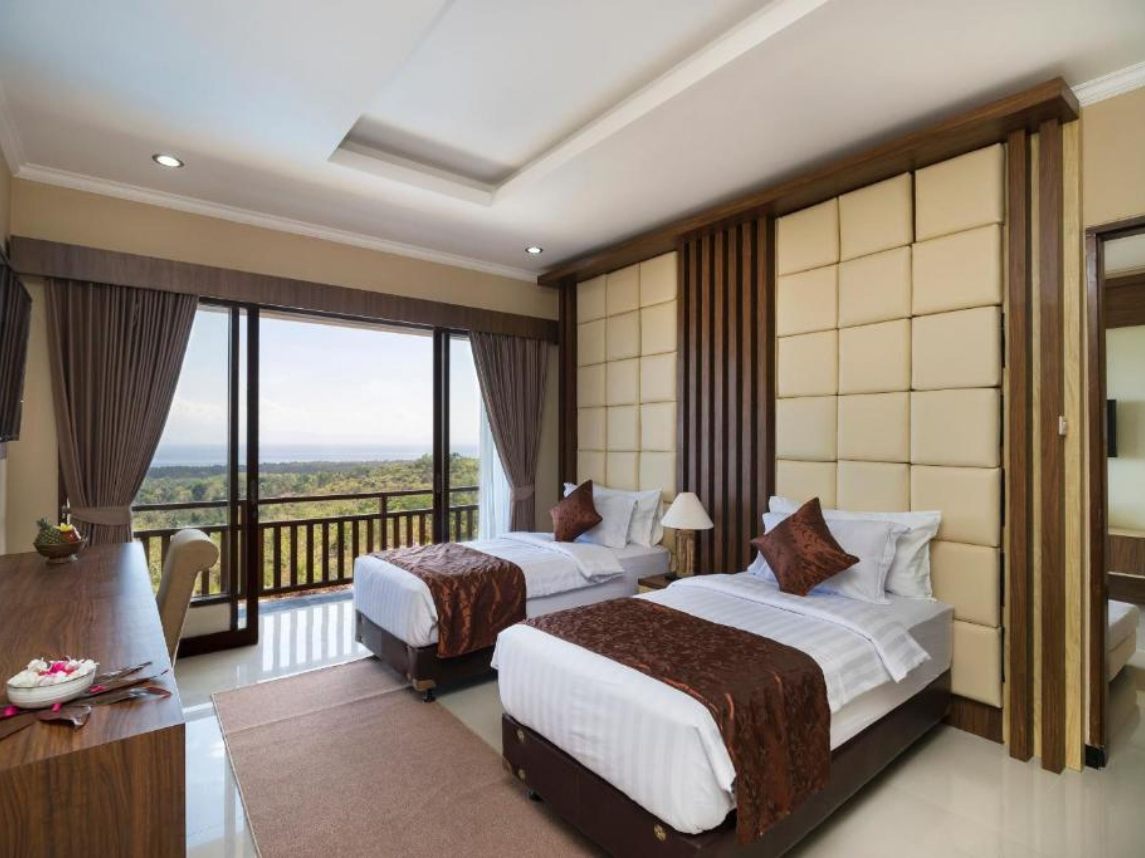 Suite Ocean View with Twin Beds — main bedroom