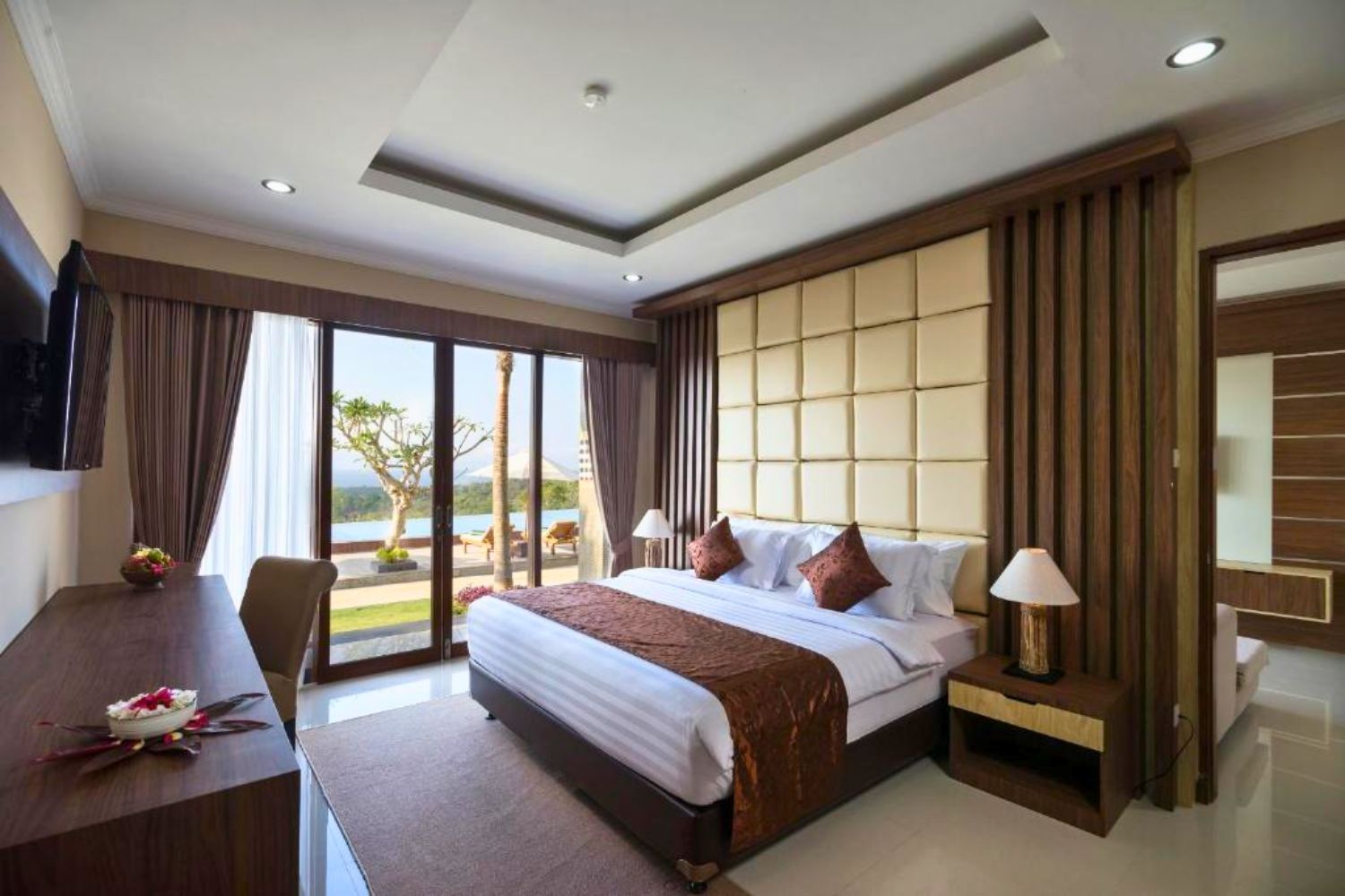 Suite Pool Access with King Bed — main bedroom